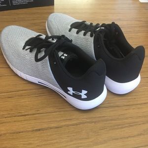 New under armor men’s G pursuit